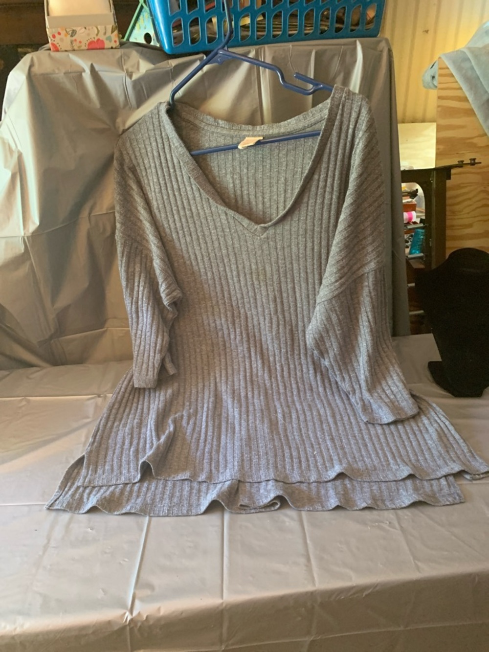 Faded Glory Light Gray Ribbed V-Neck Tunic with Ruffle Hem